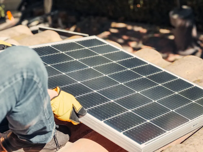Pourquoi & comment nettoyer des panneaux solaires ?