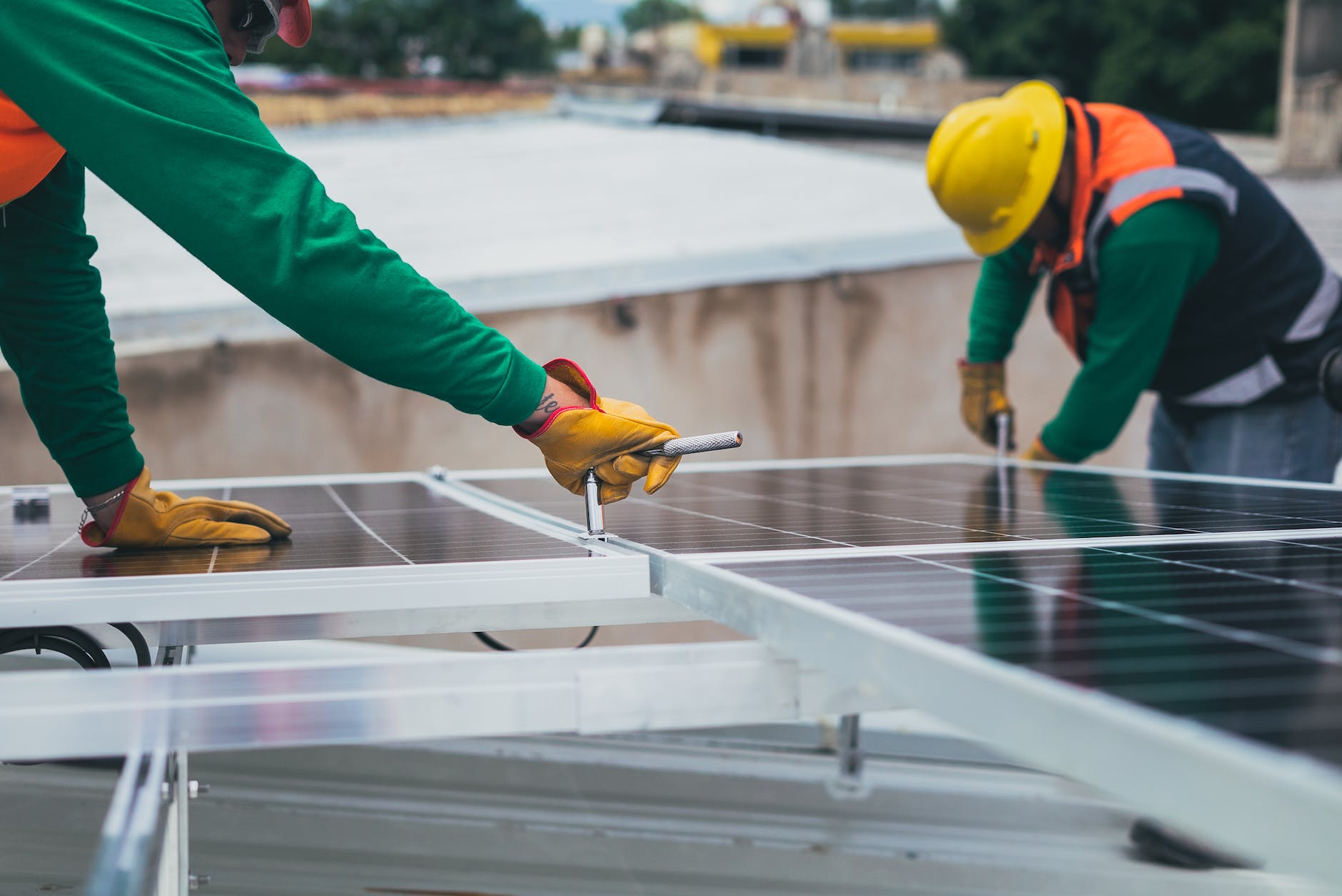 Comment remplacer un panneau solaire cassé ou endommagé ?